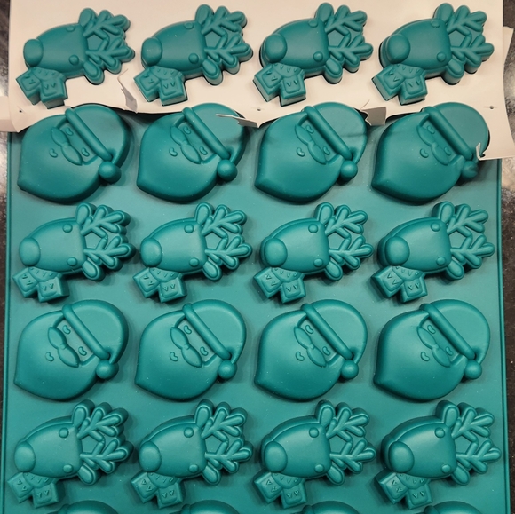 16 New Silicone Treat Molds - Picture 6 of 8